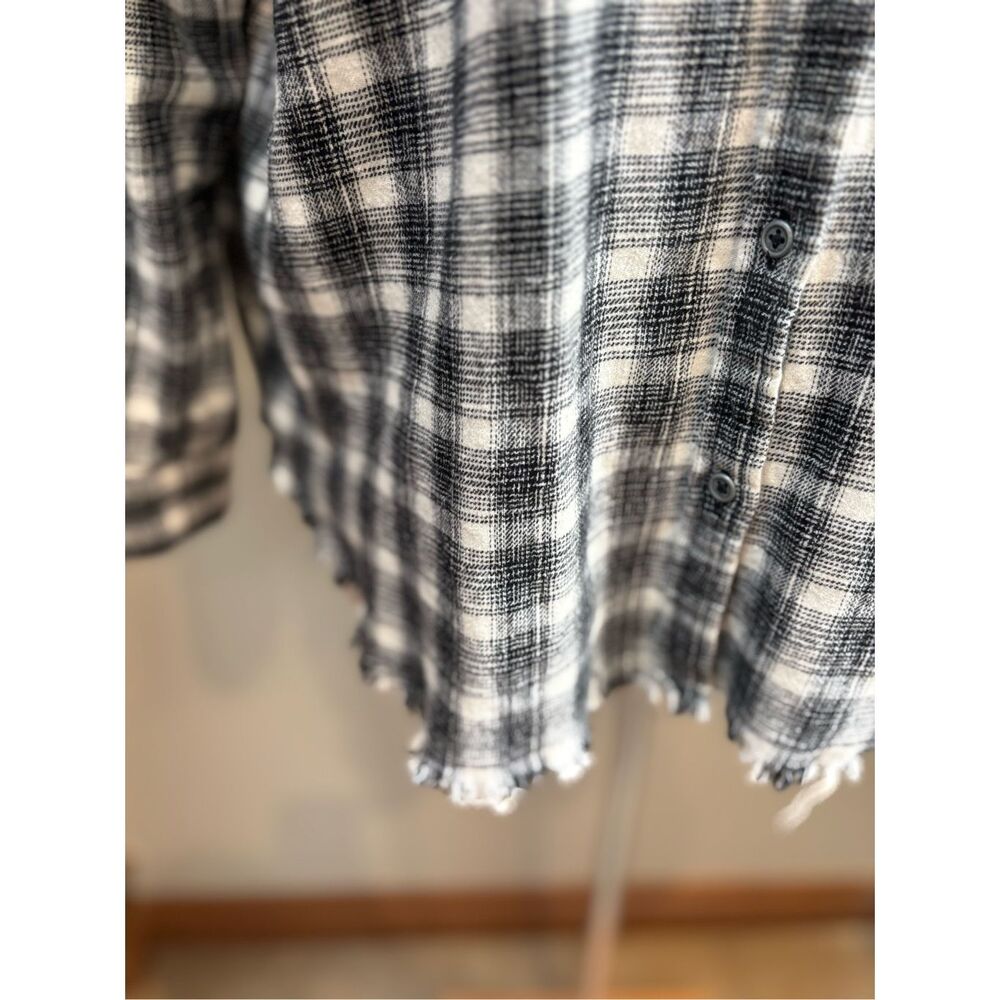 Lucky Brand L Black plaid rough hem flannel w-breast pocket - Picture 3 of 9